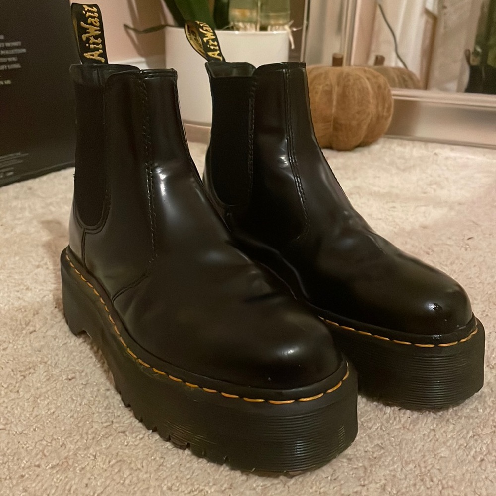 2976 Smooth Leather Platform Dr.Marten Chelsea Boots